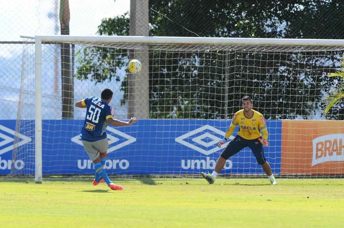 Fotos do treino do Cruzeiro nesta sexta-feira, na Toca da Raposa II