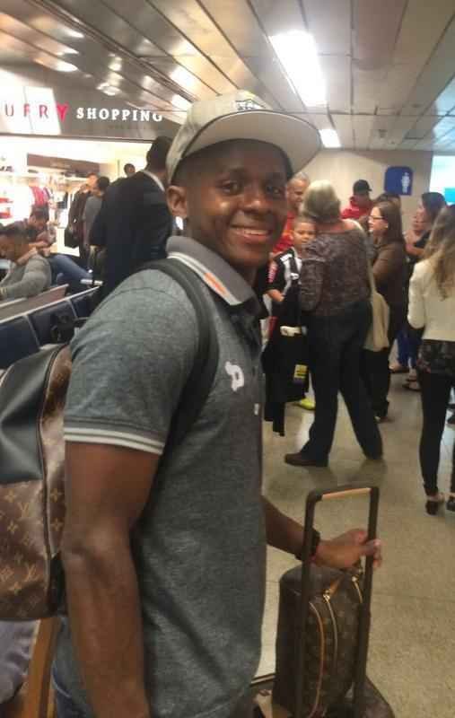 Juan Cazares foi o mais assediado pelos torcedores do Atltico no aeroporto