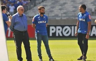 Cruzeiro apresentou para sua torcida no Mineiro os atacantes Sobis, camisa 7, e bila, que vestir a 50