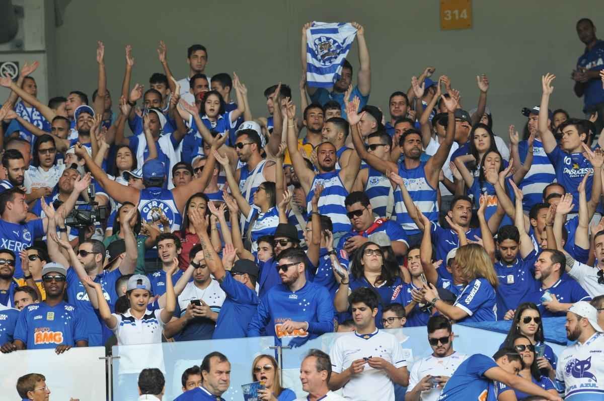 Torcida do Cruzeiro compareceu em bom nmero ao Mineiro para partida contra o Vitria pelo Brasileiro