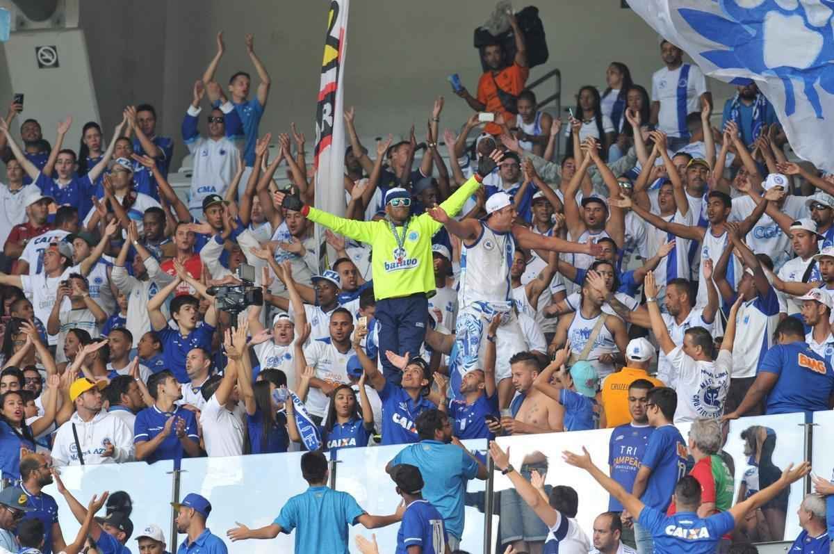 Torcida do Cruzeiro compareceu em bom nmero ao Mineiro para partida contra o Vitria pelo Brasileiro