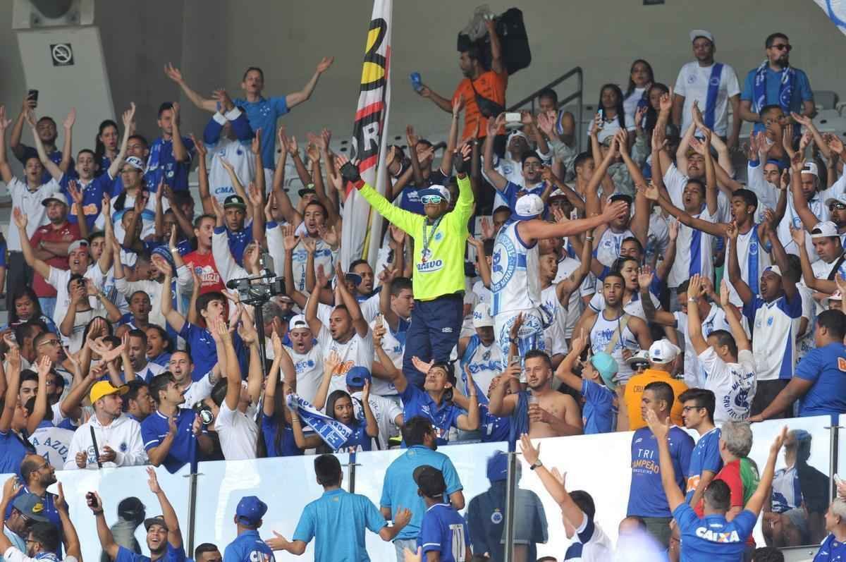 Torcida do Cruzeiro compareceu em bom nmero ao Mineiro para partida contra o Vitria pelo Brasileiro