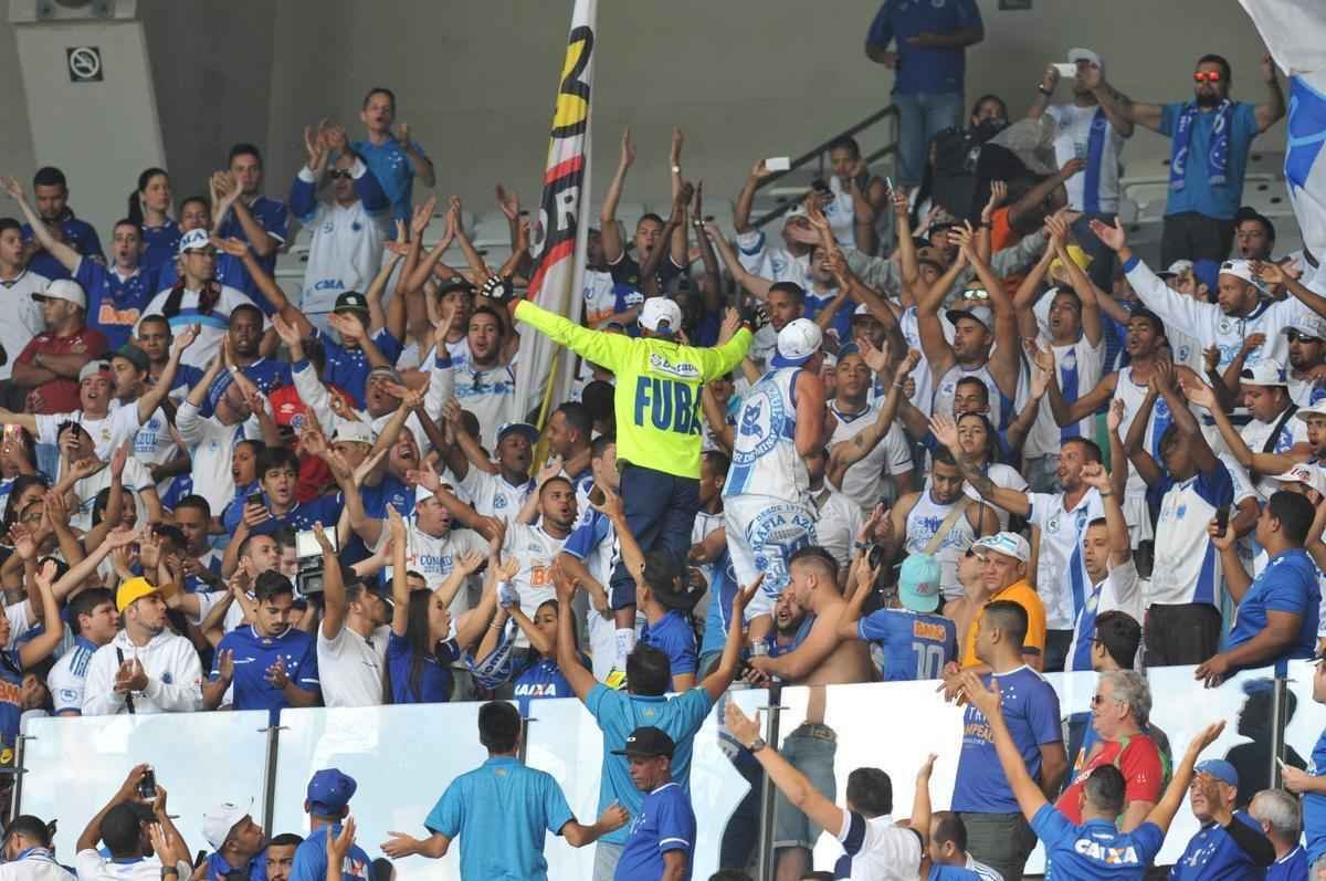 Torcida do Cruzeiro compareceu em bom nmero ao Mineiro para partida contra o Vitria pelo Brasileiro