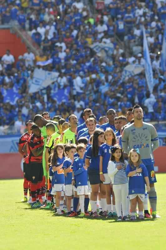 Torcida do Cruzeiro compareceu em bom nmero ao Mineiro para partida contra o Vitria pelo Brasileiro
