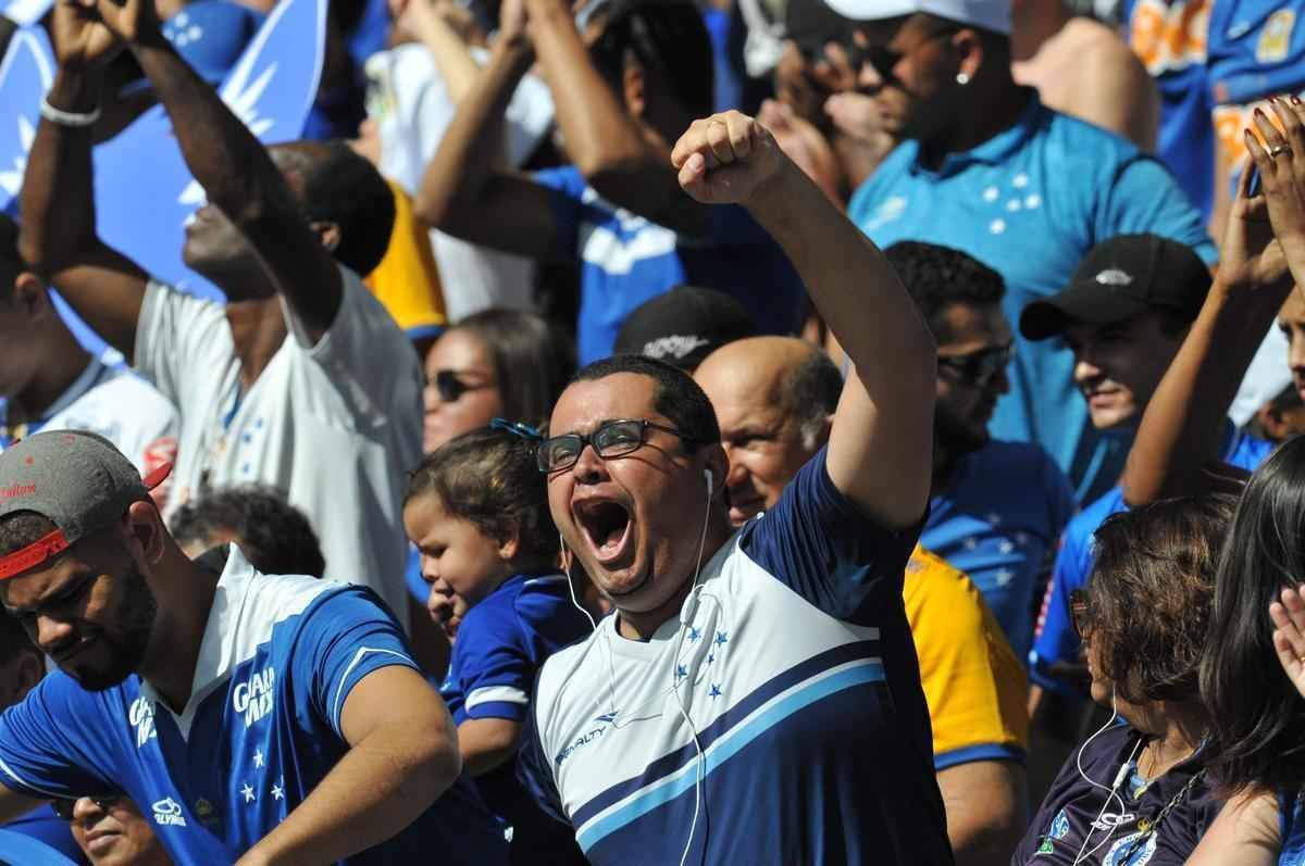 Torcida do Cruzeiro compareceu em bom nmero ao Mineiro para partida contra o Vitria pelo Brasileiro
