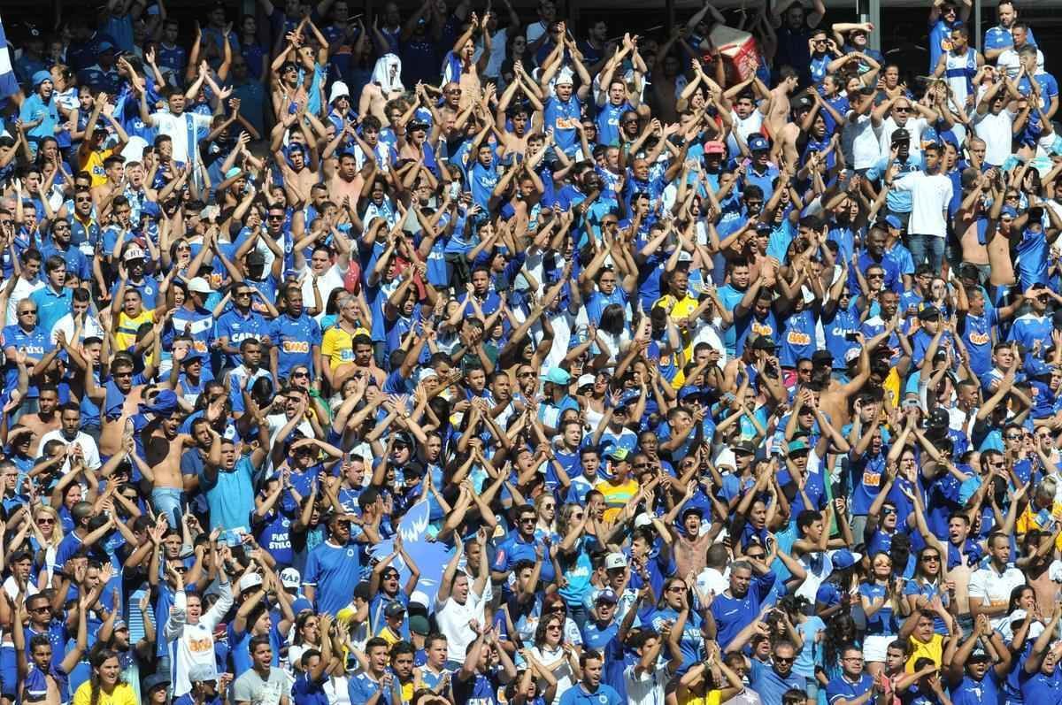 Torcida do Cruzeiro compareceu em bom nmero ao Mineiro para partida contra o Vitria pelo Brasileiro