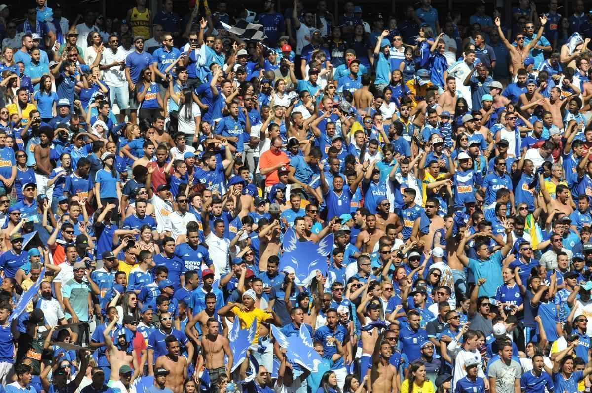 Torcida do Cruzeiro compareceu em bom nmero ao Mineiro para partida contra o Vitria pelo Brasileiro