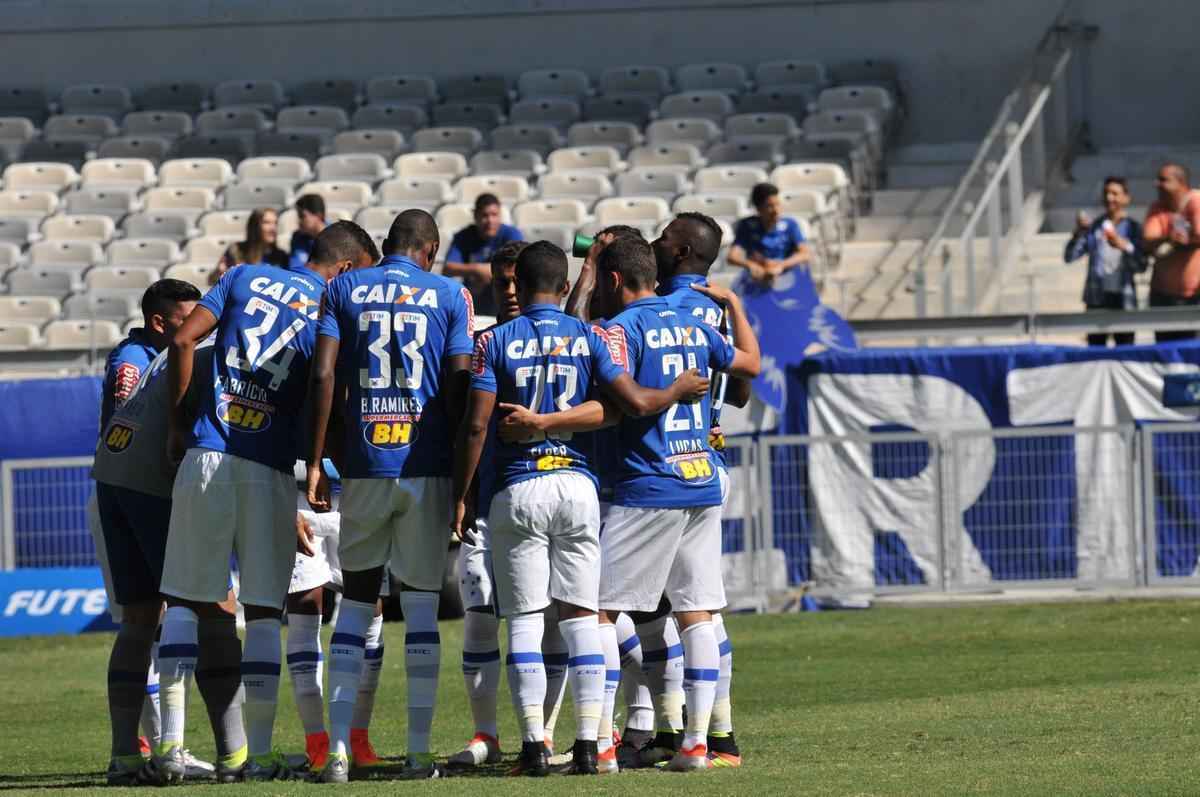 Imagens do jogo entre Cruzeiro e Vitria, no Mineiro, pela 13 rodada do Campeonato Brasileiro
