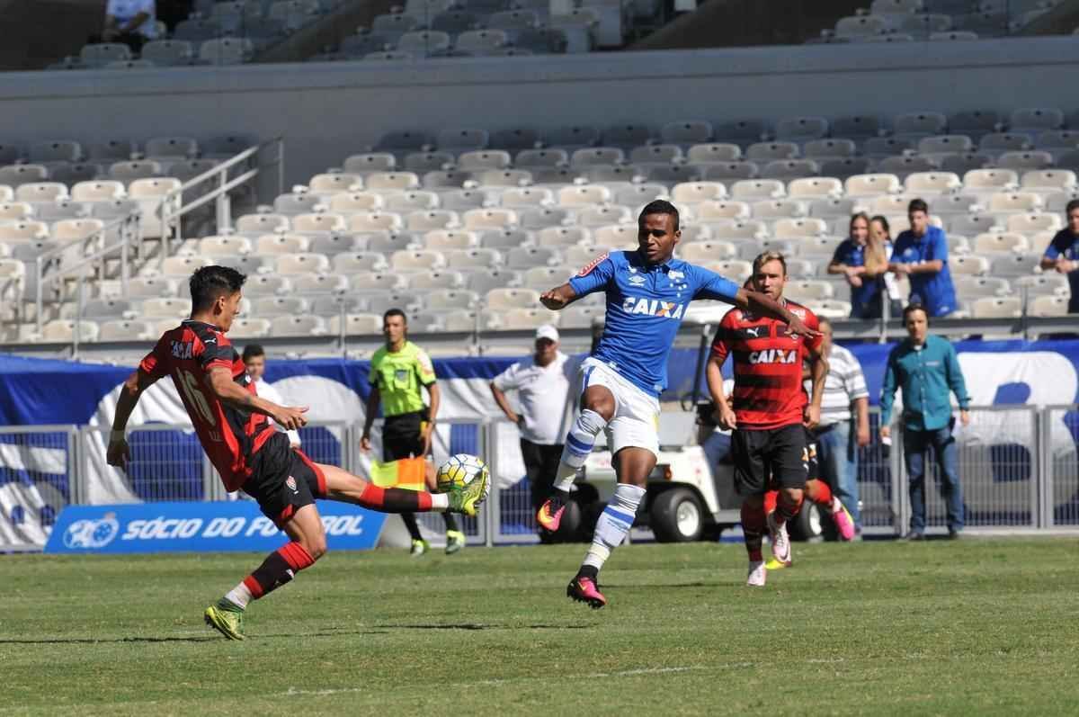 Imagens do jogo entre Cruzeiro e Vitria, no Mineiro, pela 13 rodada do Campeonato Brasileiro