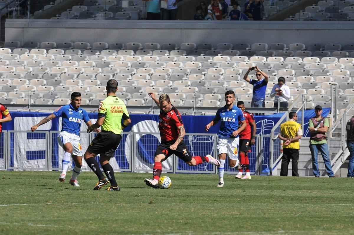 Imagens do jogo entre Cruzeiro e Vitria, no Mineiro, pela 13 rodada do Campeonato Brasileiro