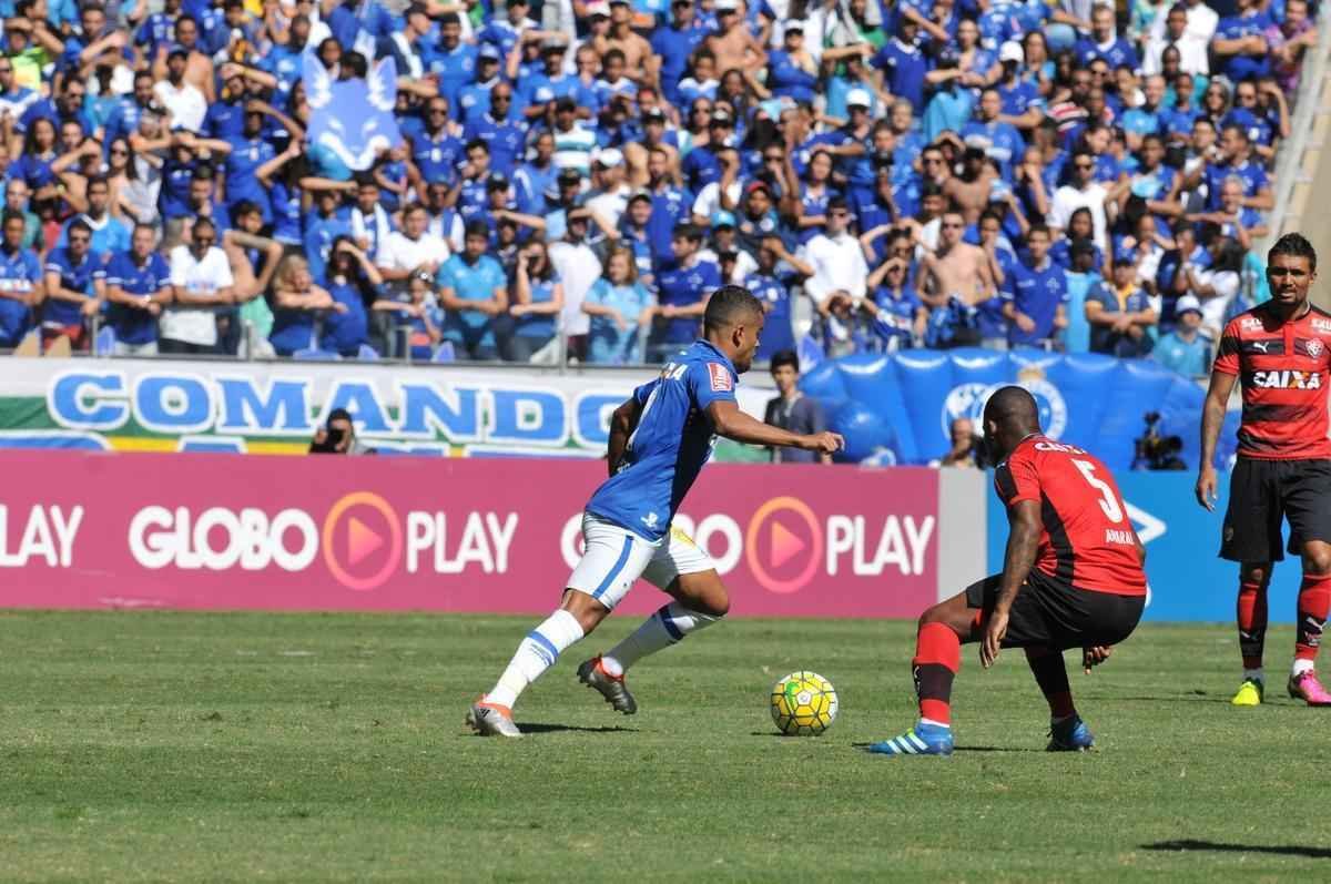 Imagens do jogo entre Cruzeiro e Vitria, no Mineiro, pela 13 rodada do Campeonato Brasileiro