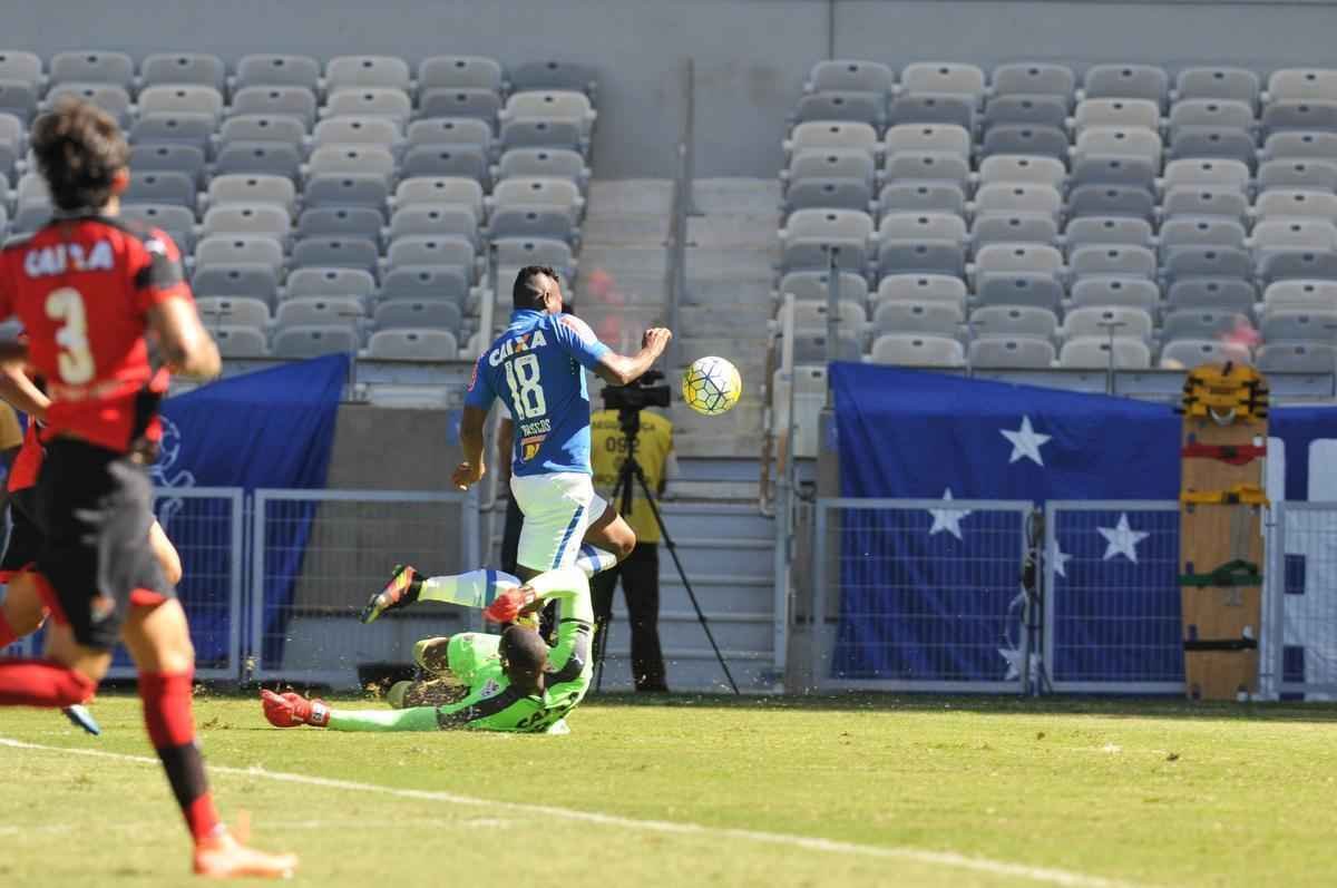 Imagens do jogo entre Cruzeiro e Vitria, no Mineiro, pela 13 rodada do Campeonato Brasileiro