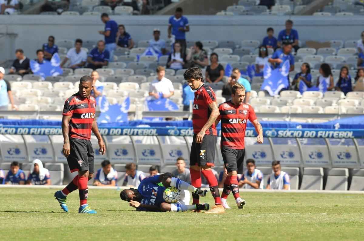 Imagens do jogo entre Cruzeiro e Vitria, no Mineiro, pela 13 rodada do Campeonato Brasileiro