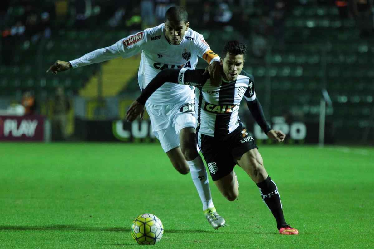 Em Florianpolis, equipes se enfrentam pela 13 rodada do Campeonato Brasileiro