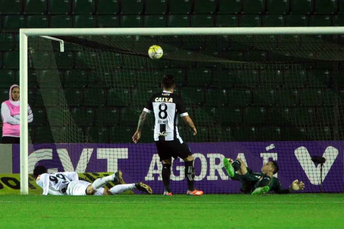 Em Florianpolis, equipes se enfrentam pela 13 rodada do Campeonato Brasileiro