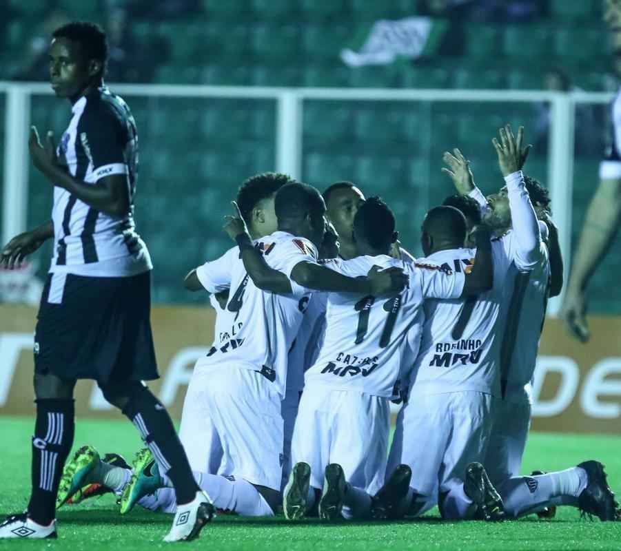 Em Florianpolis, Figueirense e Atltico empatam por 1 a 1