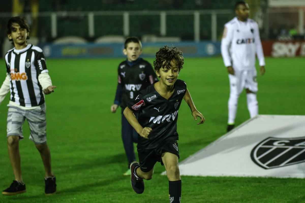 Em Florianpolis, Figueirense e Atltico empatam por 1 a 1