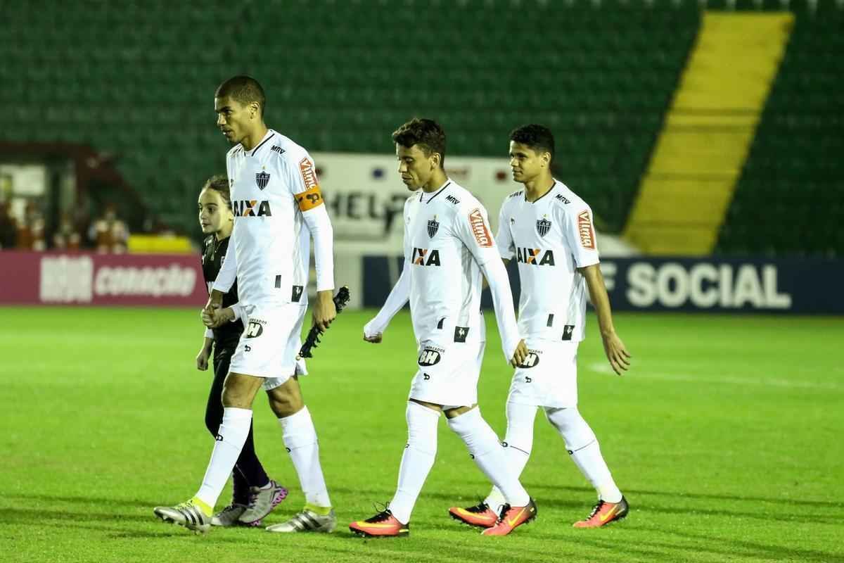 Em Florianpolis, Figueirense e Atltico empatam por 1 a 1