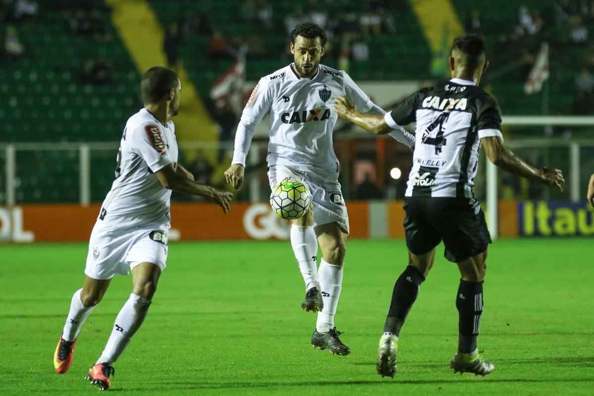 Em Florianpolis, Figueirense e Atltico empatam por 1 a 1
