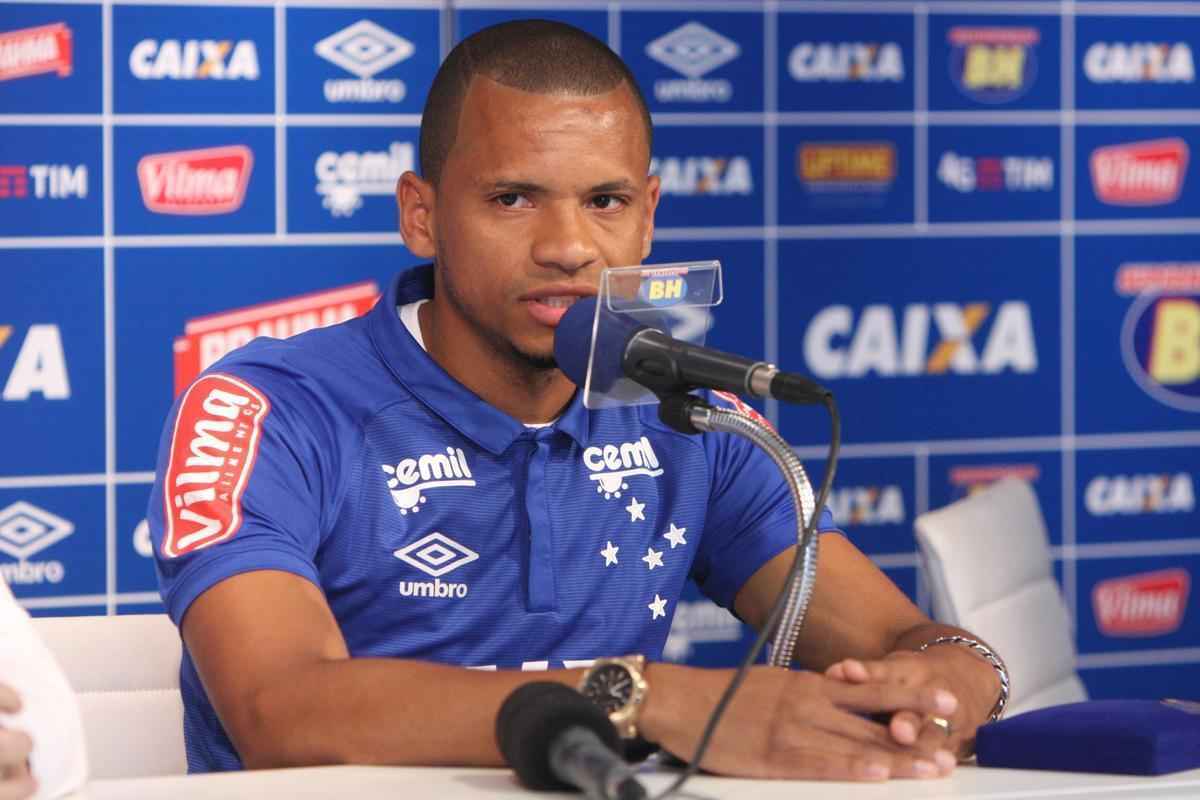 Lateral Edimar  apresentado na Toca da Raposa II