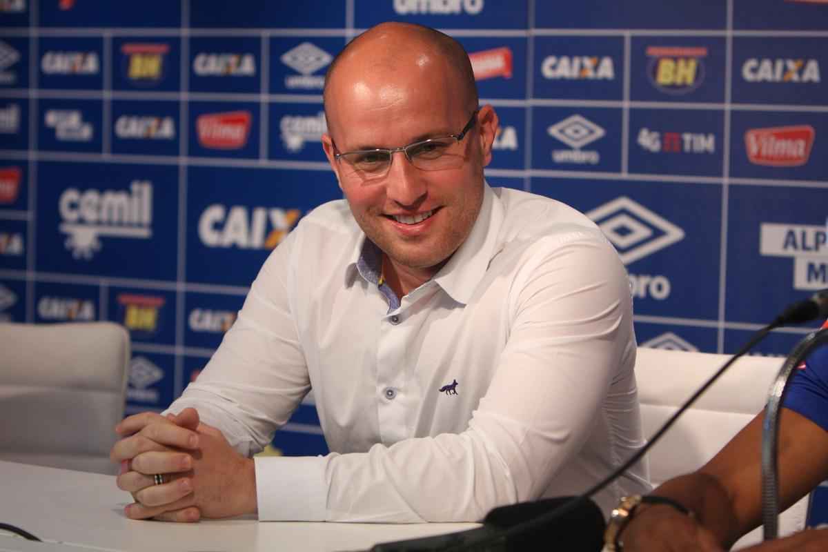 Lateral Edimar  apresentado na Toca da Raposa II