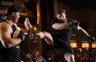 Imagens do treino aberto do UFC em Las Vegas - Roy Nelson, o Big Country, em ao