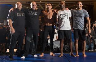 Imagens do treino aberto do UFC em Las Vegas - Rafael dos Anjos ao lado da equipe Kings MMA