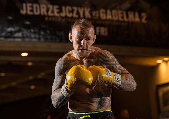 Imagens do treino aberto do UFC em Las Vegas - O ingls Ross Pearson no aquecimento