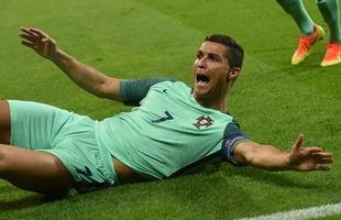 Cristiano Ronaldo subiu mais que a defesa de Gales e marcou de cabe�a, fazendo Portugal 1 a 0