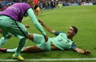 Cristiano Ronaldo subiu mais que a defesa de Gales e marcou de cabe�a, fazendo Portugal 1 a 0