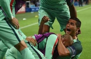 Cristiano Ronaldo subiu mais que a defesa de Gales e marcou de cabe�a, fazendo Portugal 1 a 0