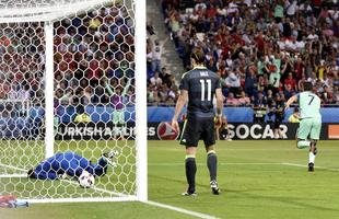 Cristiano Ronaldo subiu mais que a defesa de Gales e marcou de cabe�a, fazendo Portugal 1 a 0
