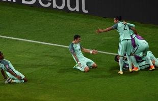 Cristiano Ronaldo subiu mais que a defesa de Gales e marcou de cabe�a, fazendo Portugal 1 a 0