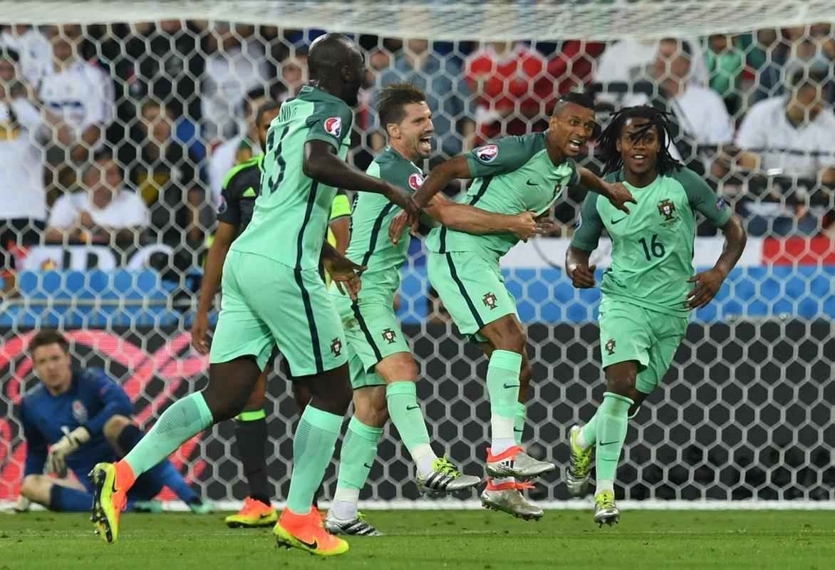 Nani ampliou para Portugal logo depois de Cristiano Ronaldo abrir o placar em Lyon