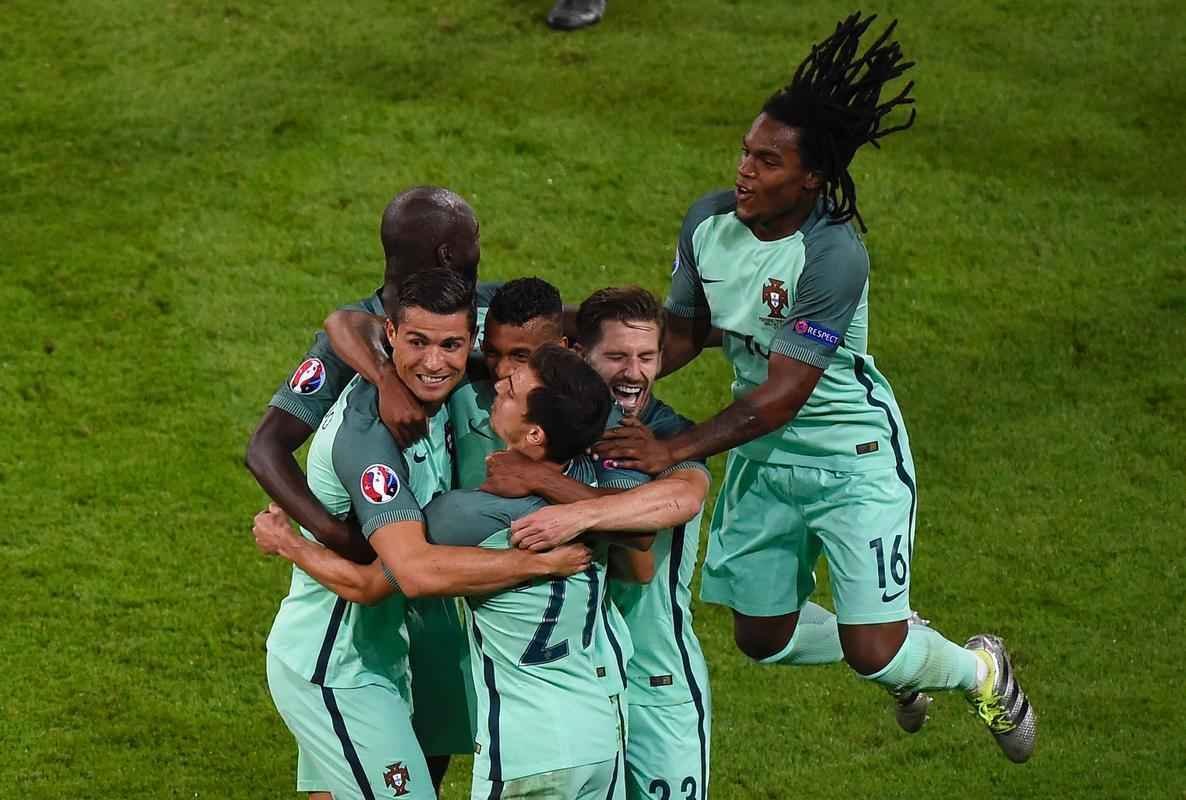 Nani ampliou para Portugal logo depois de Cristiano Ronaldo abrir o placar em Lyon