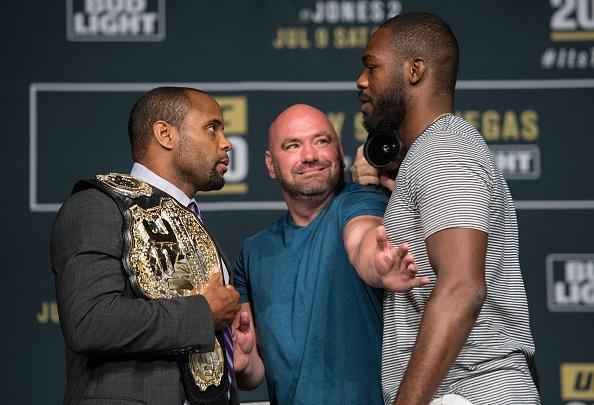 Imagens da coletiva do UFC 200, em Las Vegas - Daniel Cormier e Jon Jones na encarada