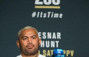 Imagens da coletiva do UFC 200, em Las Vegas - Mark Hunt na entrevista