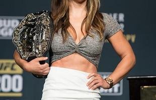 Imagens da coletiva do UFC 200, em Las Vegas - A bela Miesha Tate, campe� peso galo
