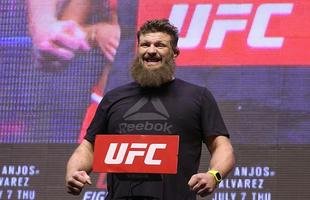 Pesagem oficial do UFC Fight Night 90 - O 'Gordinho' Roy Nelson na balan�a