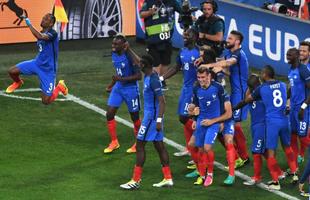 Franceses comemoram vitria por 2 a 0 sobre a Alemanha e classificao  final da Eurocopa