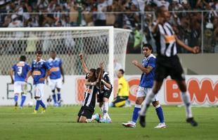 Marcos Rocha festeja gol marcado no primeiro jogo da deciso do Estadual de 2013, contra o Cruzeiro