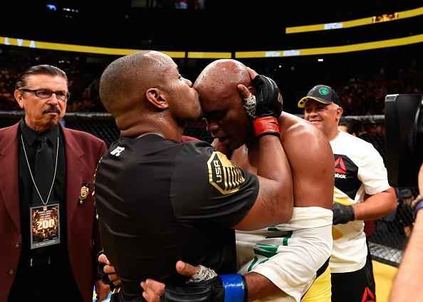 Imagens do histrico UFC 200, que lotou a nova T-Mobile Arena, em Las Vegas