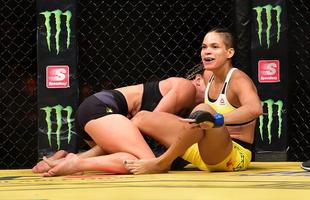 Fotos da grande vitria de Amanda Nunes pelo cinturo do UFC