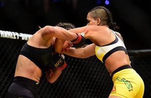 Fotos da grande vitria de Amanda Nunes pelo cinturo do UFC