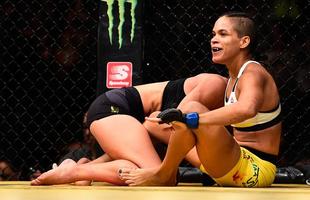 Fotos da grande vitria de Amanda Nunes pelo cinturo do UFC