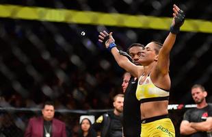 Fotos da grande vitria de Amanda Nunes pelo cinturo do UFC