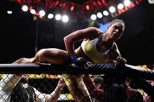 Fotos da grande vitria de Amanda Nunes pelo cinturo do UFC