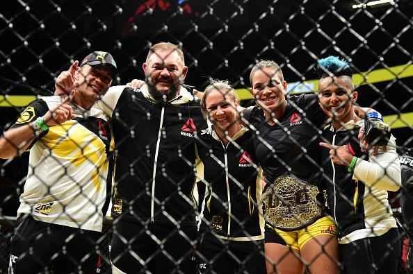 Fotos da grande vitria de Amanda Nunes pelo cinturo do UFC