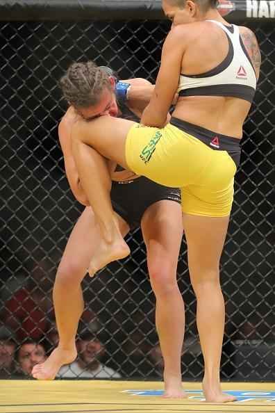 Fotos da grande vitria de Amanda Nunes pelo cinturo do UFC