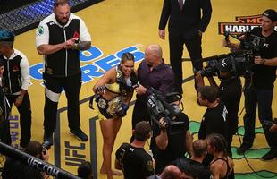 Fotos da grande vitria de Amanda Nunes pelo cinturo do UFC